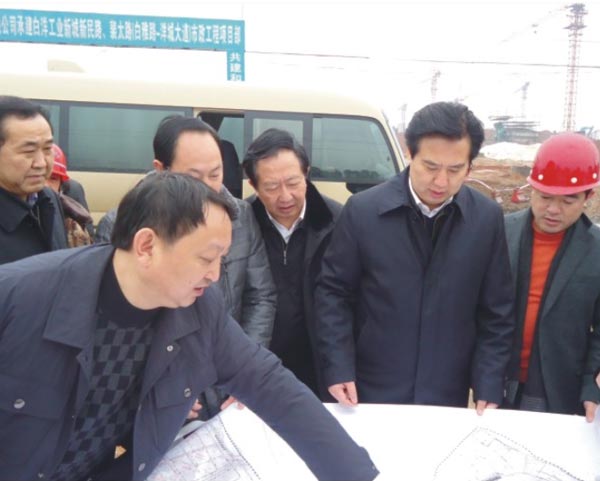 原省委常委、市委书记黄楚平视察白洋裴太路、新民路施工现场